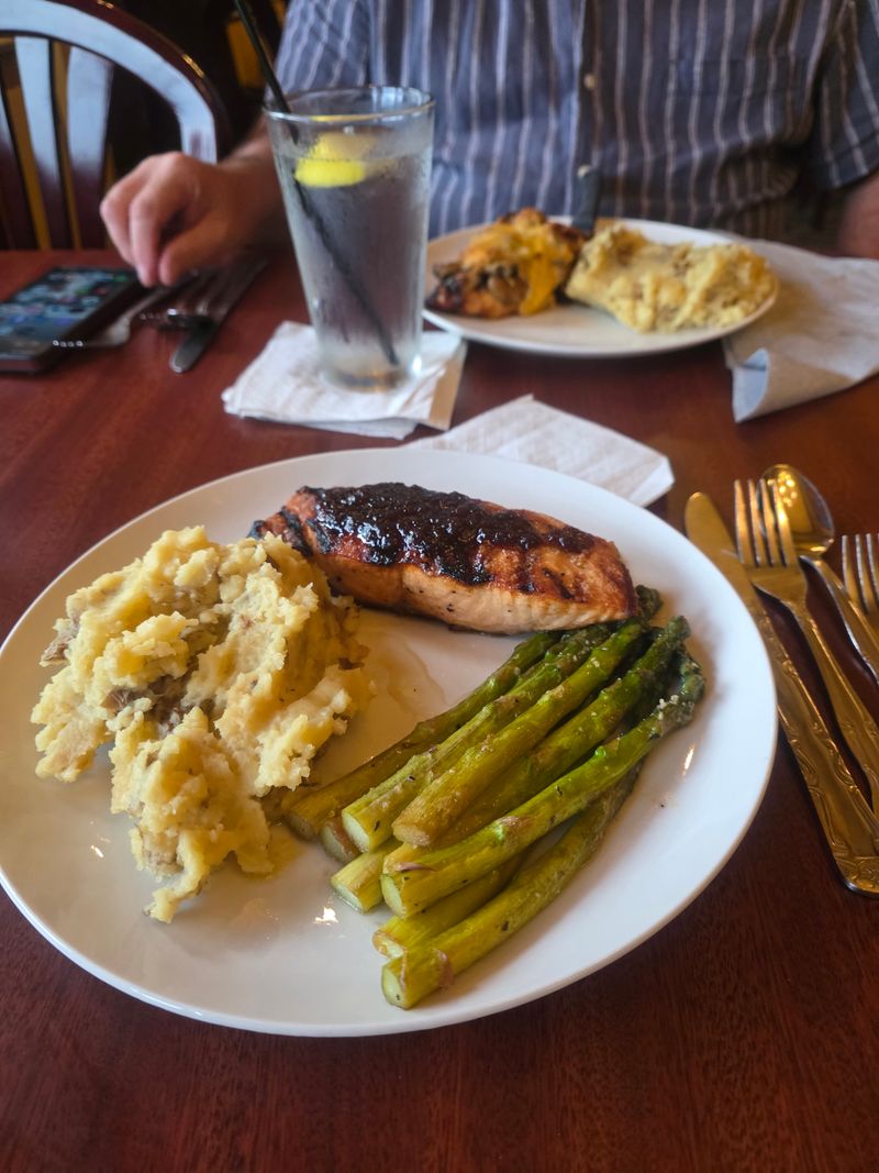 Marietta's Historic Riverfront Makes Every Meal Feel Like A Mini Escape
