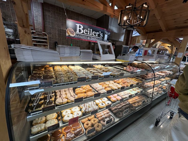 Fresh Amish‑Baked Goods That Fly Off The Shelves