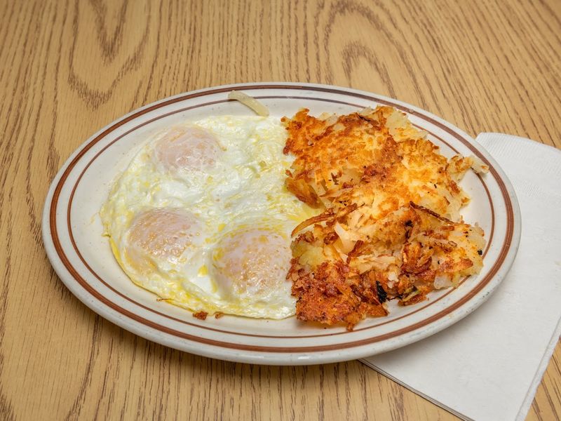 Fresh Coffee Refills Define The Classic Diner Experience