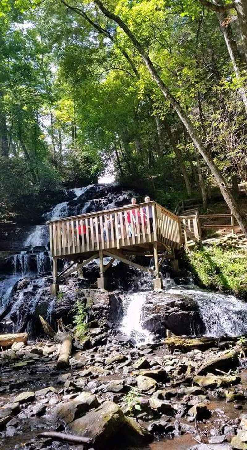 The Easy Loop Trail Circles The Entire Lake In About A Mile