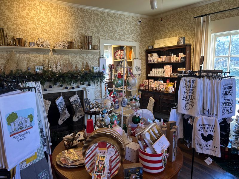 Gift Shop And Simple Keepsakes