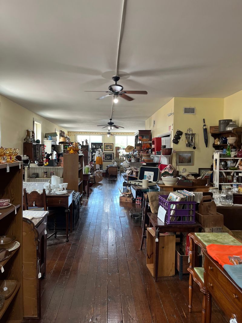 Sweetwater Antiques, 309 N Main St, Sweetwater, TN 37874