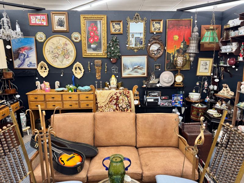Peddler’s Antique Center
