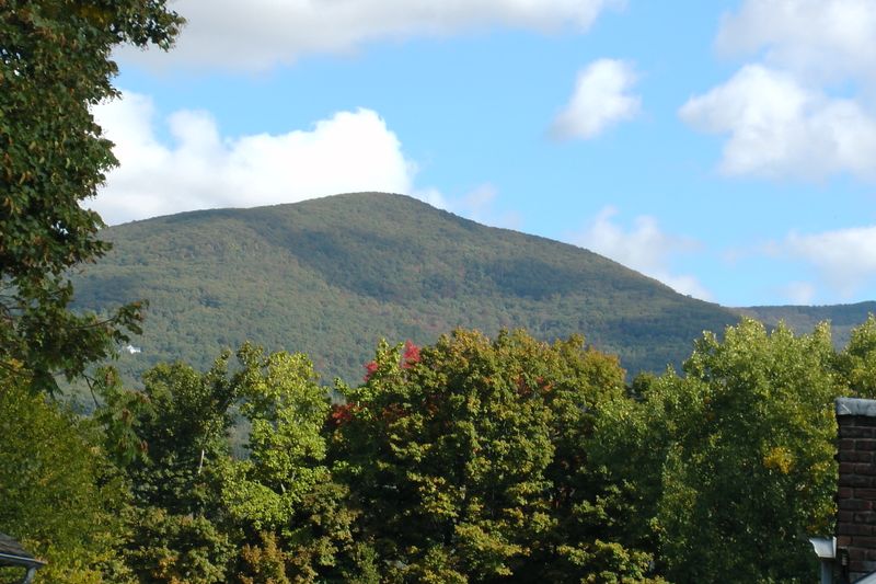 A Quiet Approach To Overlook Mountain