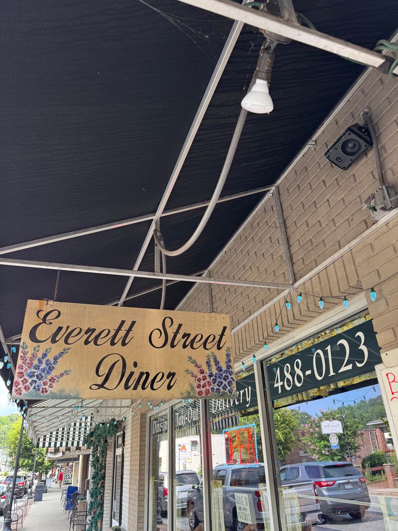 Everett Street Diner