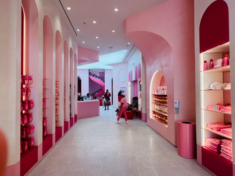 Gift Shop And The Final Turn