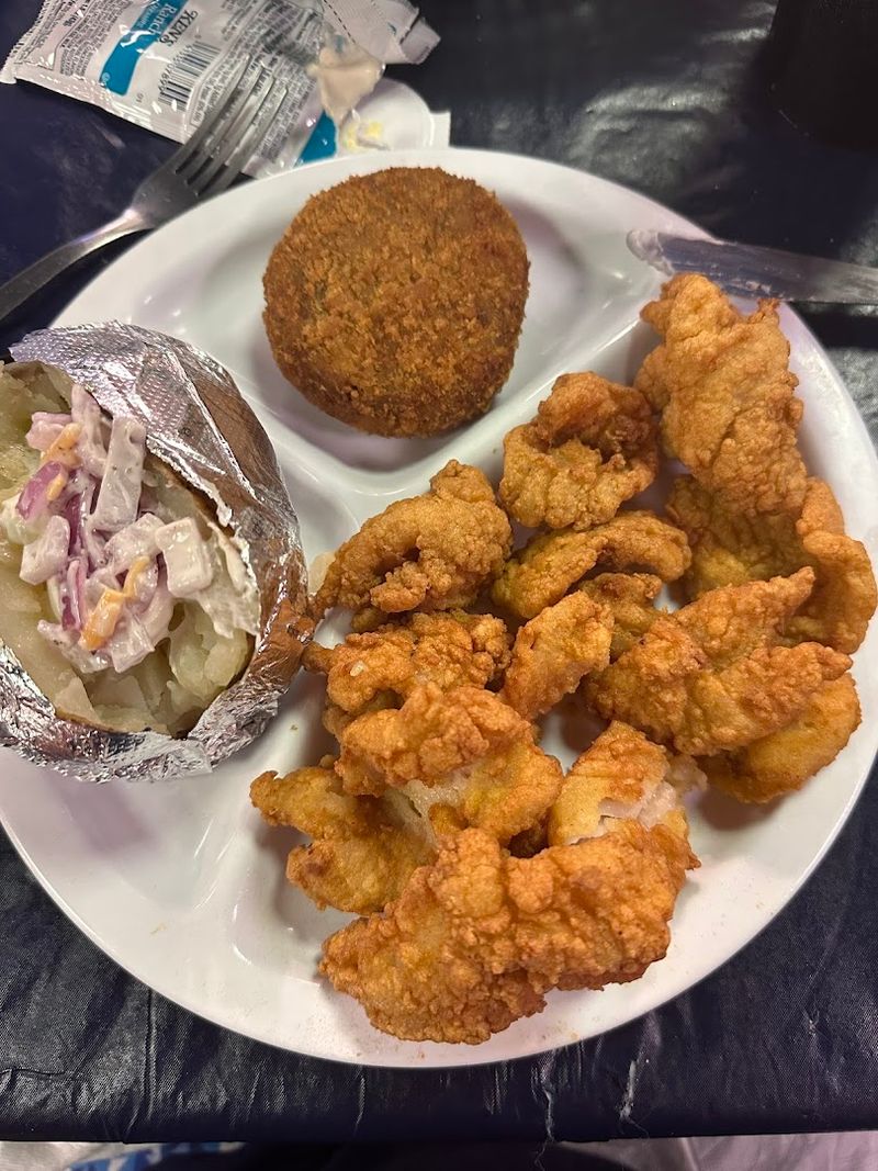 Salty Shores Calabash Style Seafood (Wilson)