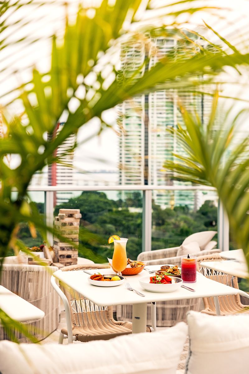 Vista Rooftop Bar & Lounge