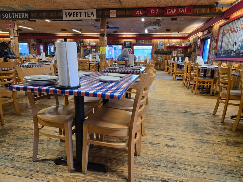 Huck Finn’s Catfish, Pigeon Forge