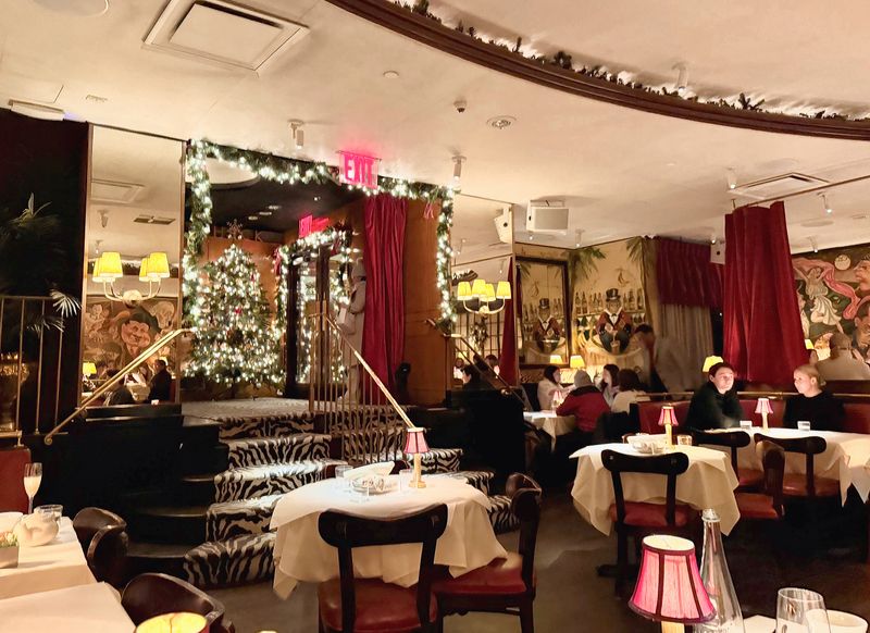 Lunch At The Bar, Dinner In The Booths