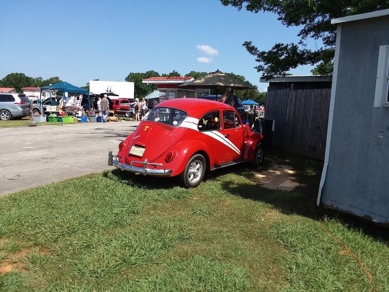 The Weekend Flea Market Adds An Unexpected Bonus To Your Visit