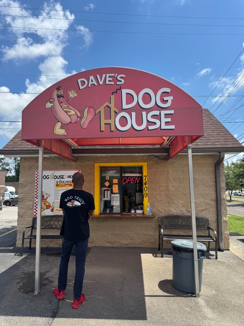 Dave’s Dog House – 7409 Middlebrook Pike, Knoxville, TN 37909