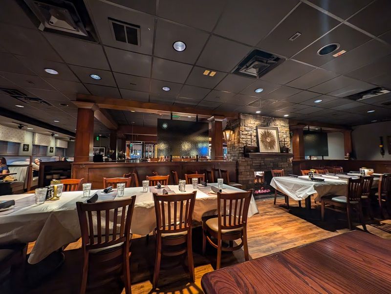 Group Dining That Stays Organized Without Losing Its Personal Feel