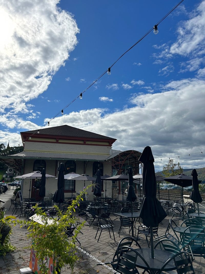 A View That Refuses To Compete With The Plate