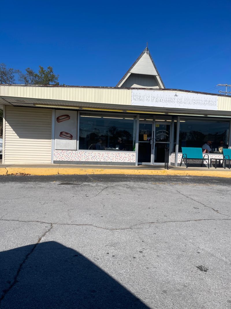 Ken’s Fast Foods – 124 Fairview St, Fayetteville, TN 37334