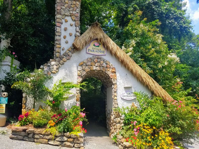 Parrot Mountain & Gardens – Pigeon Forge Area