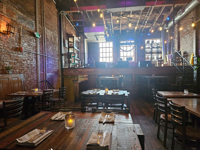 GRAYS On Main, Franklin