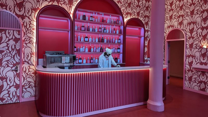 Café, Bar, And Small Indulgences