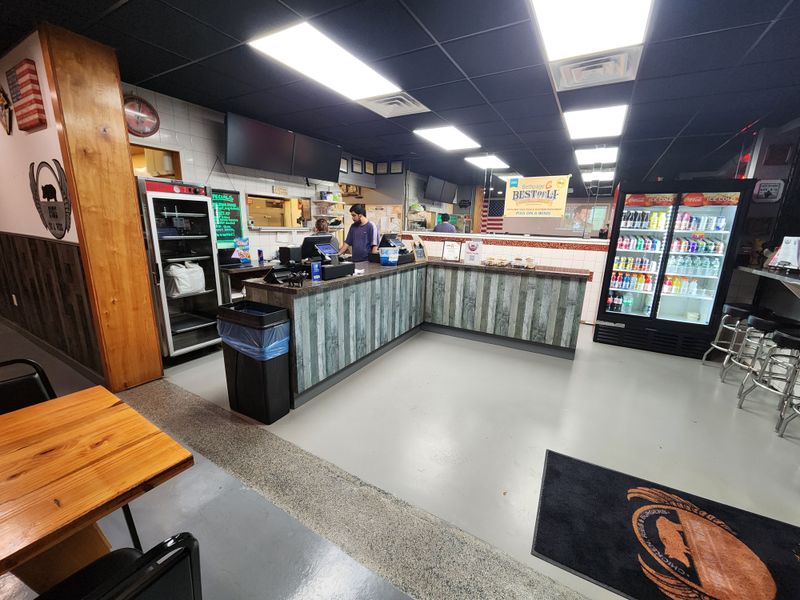 A Dining Room That Feels Intentionally Modest