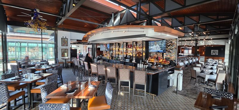 Ruth’s Chris Steak House (Knoxville) – 601 S Gay St, Knoxville, TN 37902