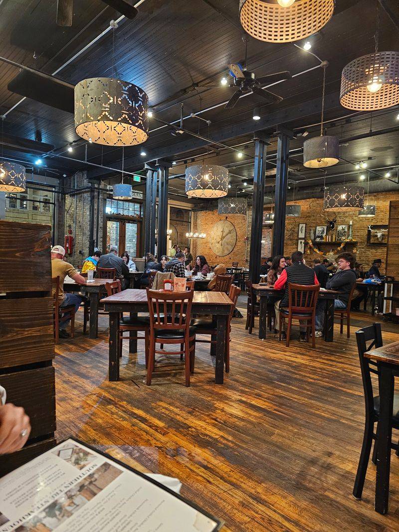 Southern Tré Steakhouse The Original – 117 W 7th St, Columbia, TN 38401