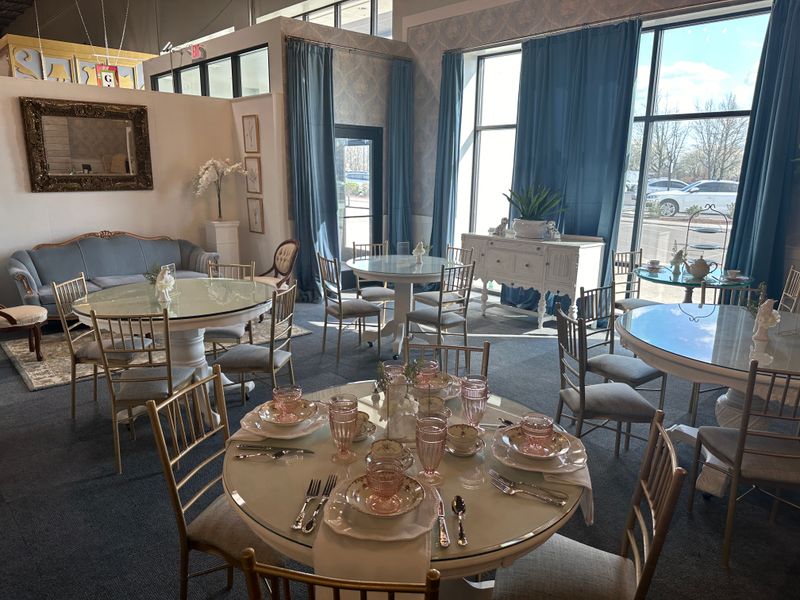 Glass Sparrow, 1113 Murfreesboro Rd, Franklin, TN 37064