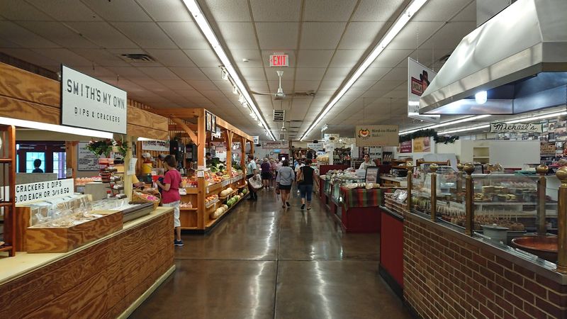 A True Snapshot Of Pennsylvania Dutch Culture In One Building