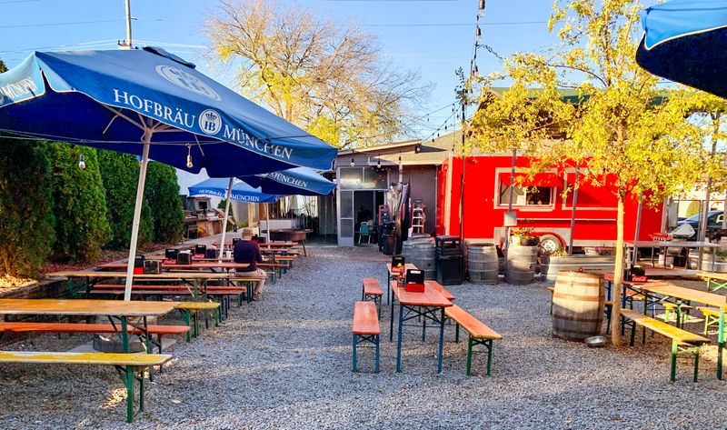 Cledis Burgers & Beer Garden