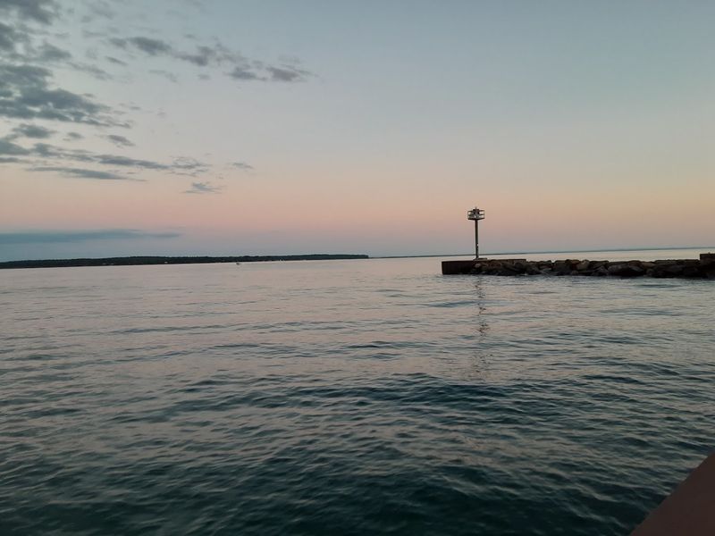 A Waterfront That Feels Calm Even In Summer
