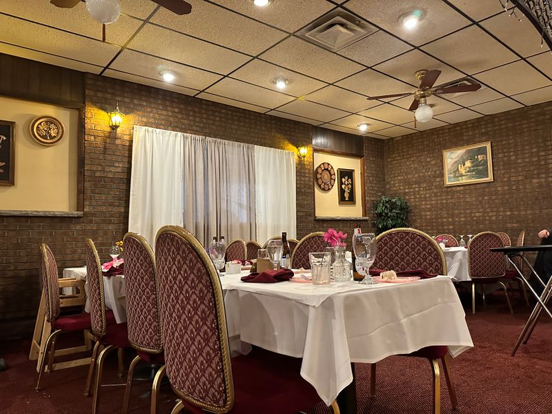 From Kitchen To Table: Service With Quiet Confidence