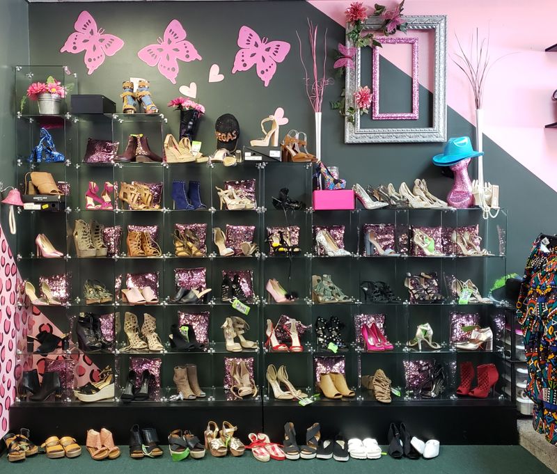 Pink Glitter Thrift Boutique – Nashville
