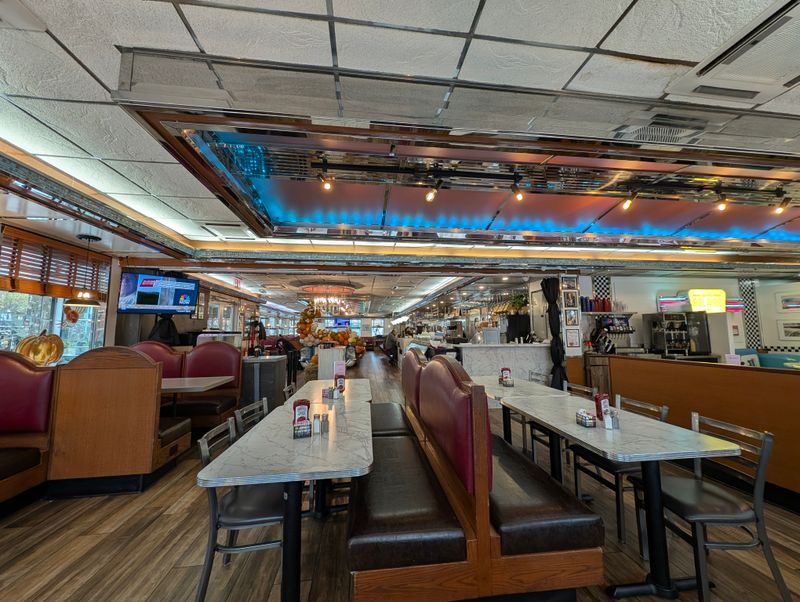 Service That Knows When To Chat And When To Hustle