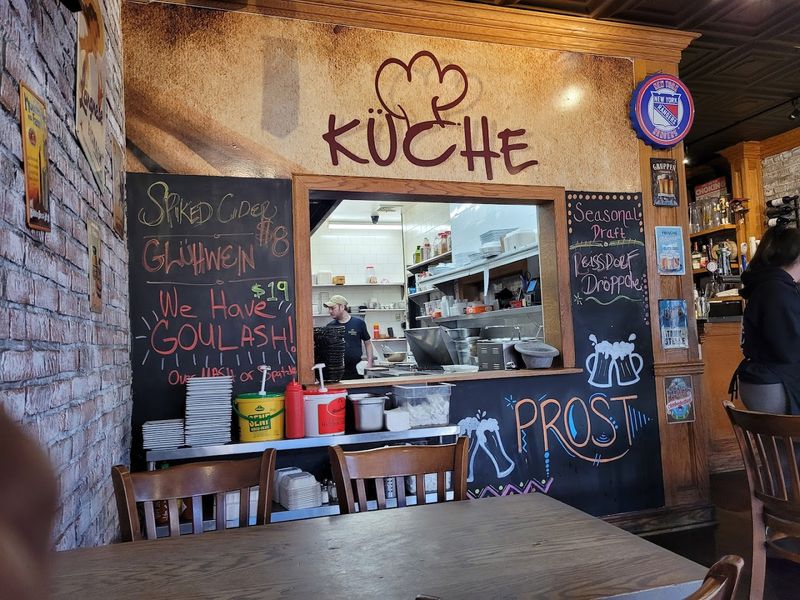 Max Bratwurst Und Bier (Astoria, Queens)