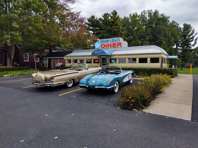 A 1941 Blue Moon Diner Adds Retro Charm