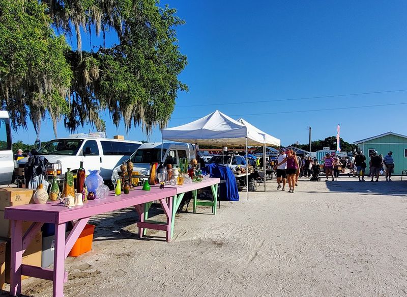 Family‑Friendly Shopping In A Classic Florida Setting