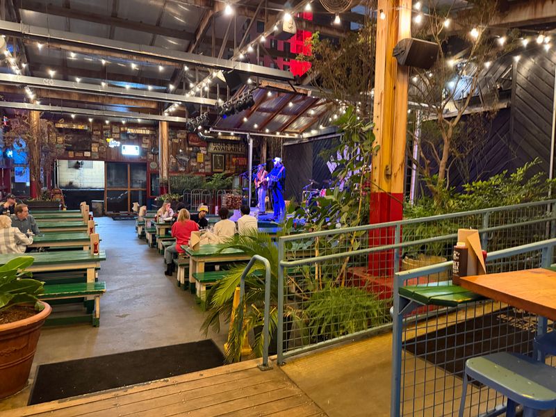 Service, Hours, And Practical Notes