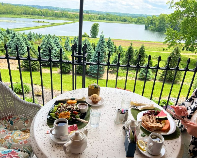 Pine Tree Barn Restaurant