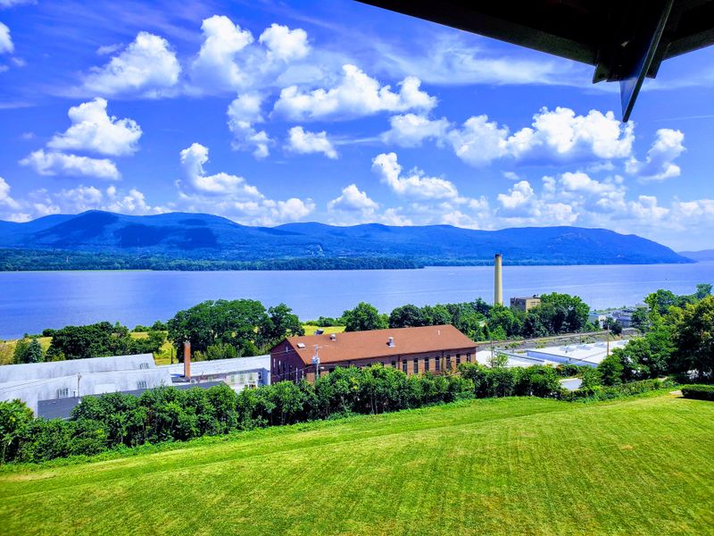 Newburgh - Waterfront Revival And Ferry Views