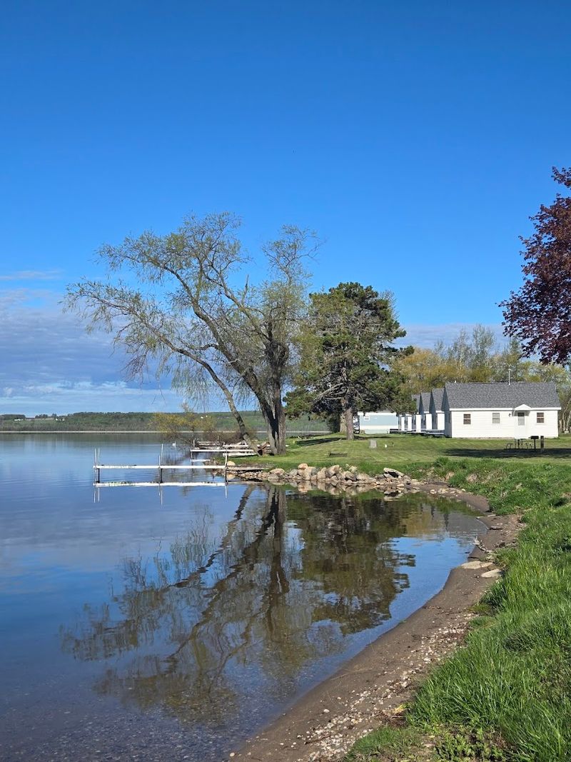 Lakeside Cabin – Sandy Beach & Amazing Lake View (Hillman)