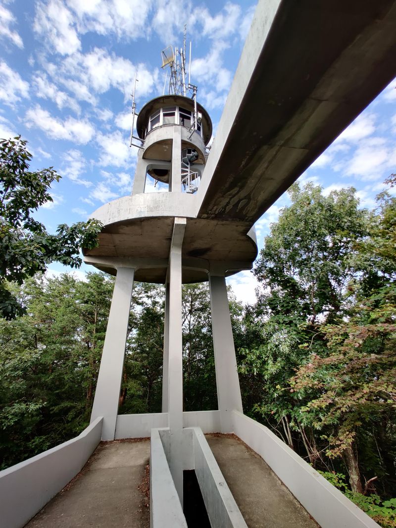 Look Rock Tower Trail On Foothills Parkway