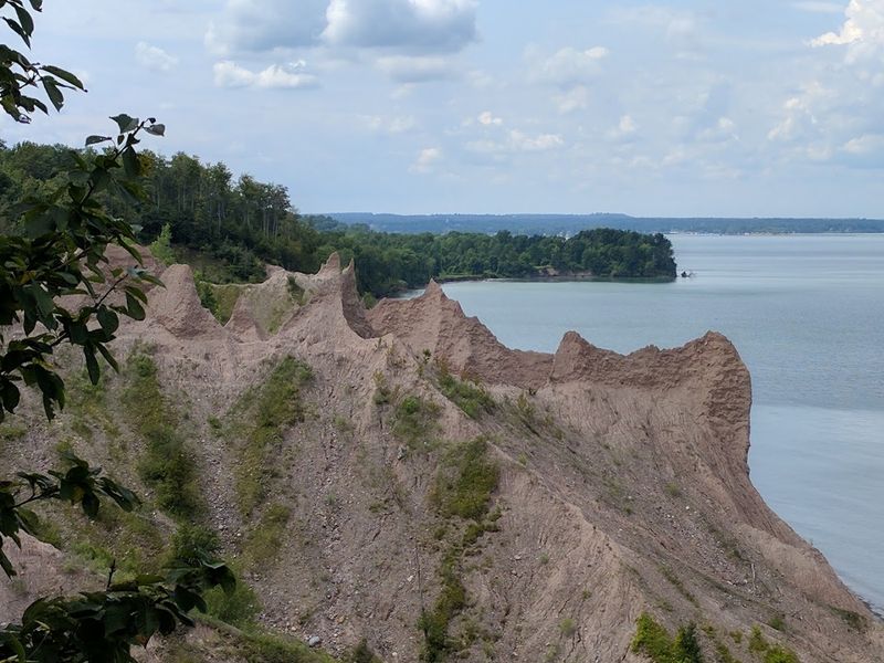Chimney Bluffs Trail (Lake Ontario)