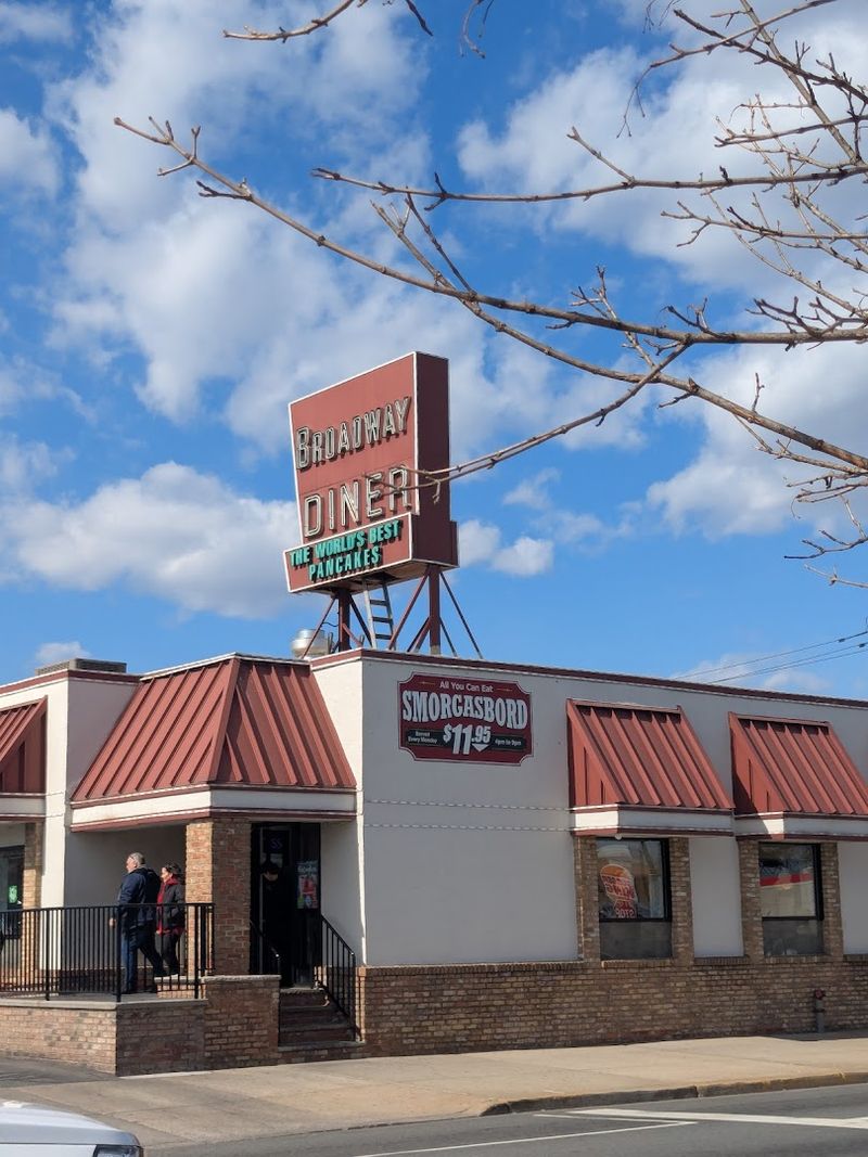 The Neon Signage That Defines Old‑School Diner Charm