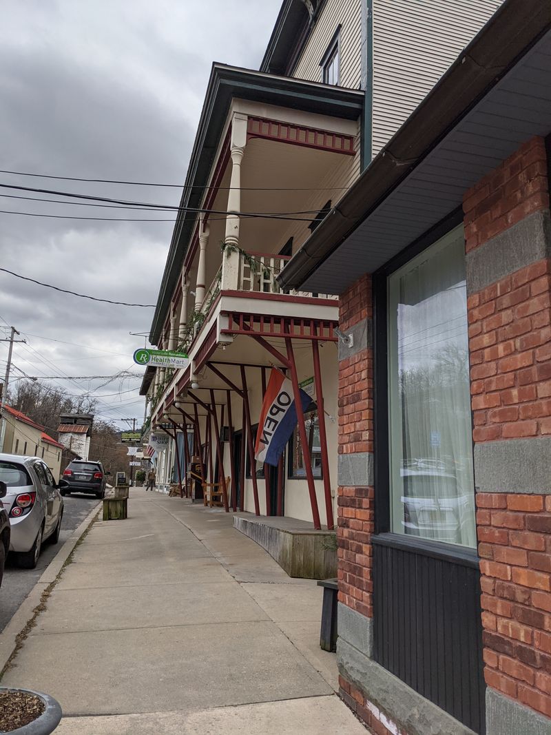 Shops With Quiet Confidence