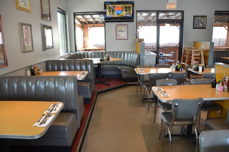 Noshville Delicatessen