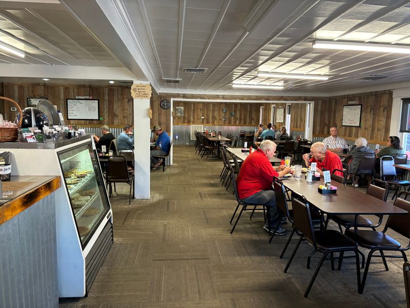 The Rose Garden Restaurant – 14622 Old Baxter Rd, Silver Point, TN 38582