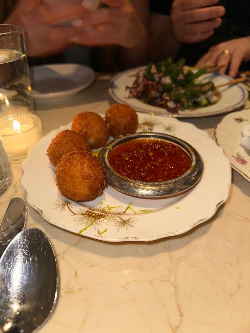 Comparing New York’s Fried-Fish Greats, Quietly