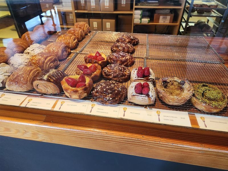 Essence Bakery Café