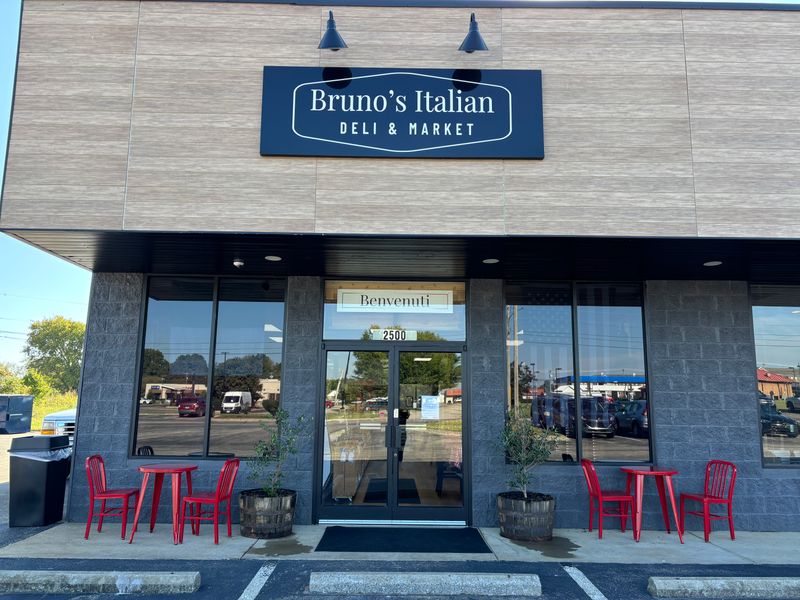 Bruno's Italian Deli – 2500 Hospitality Ln, Columbia, TN 38401