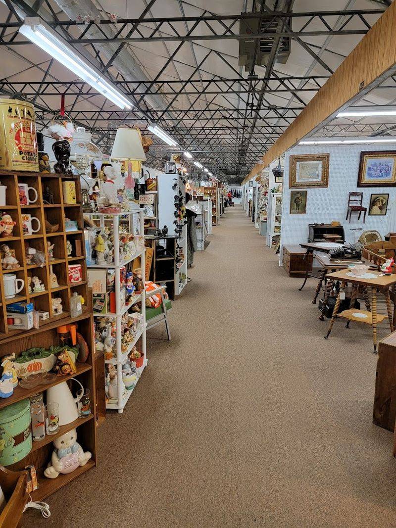 Hundreds Of Individual Dealers Under One Roof