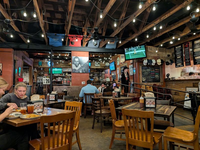 Atmosphere, Seating, And Pace